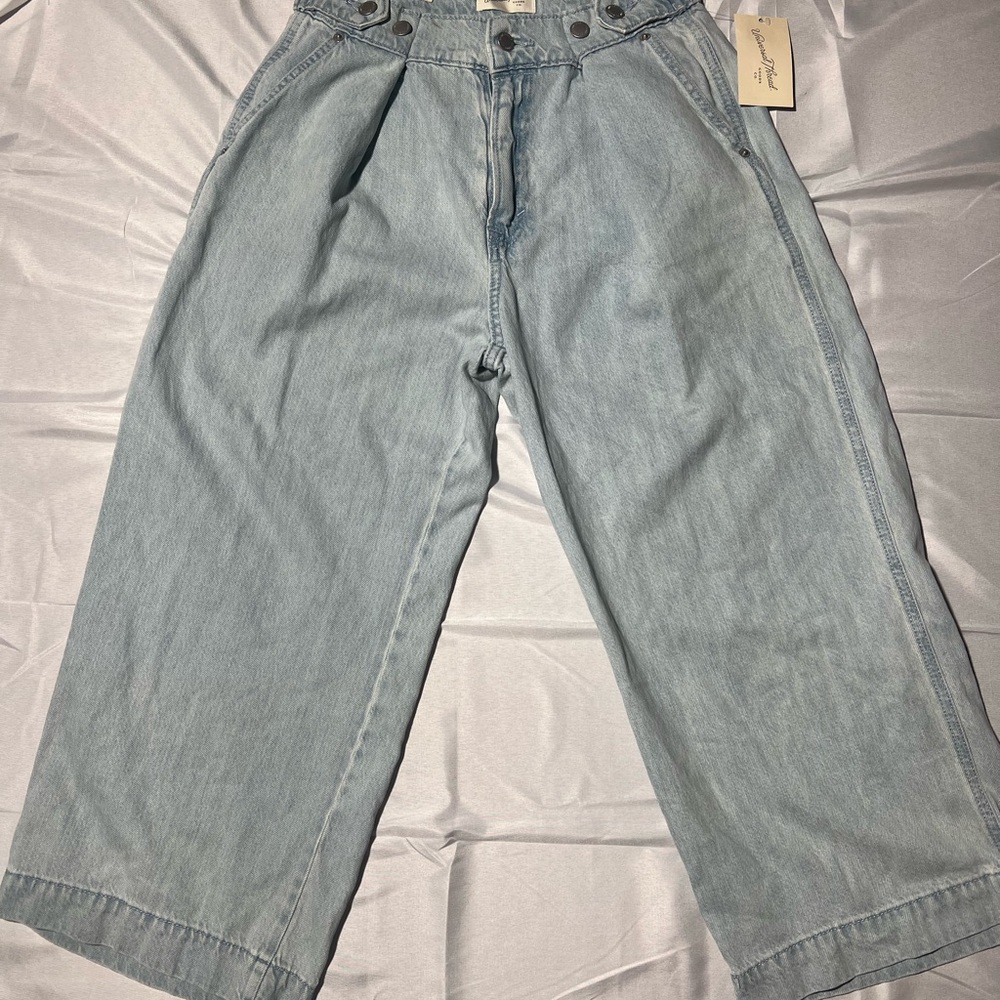 Universal Thread Light Wash Cropped Wide-Leg Jeans